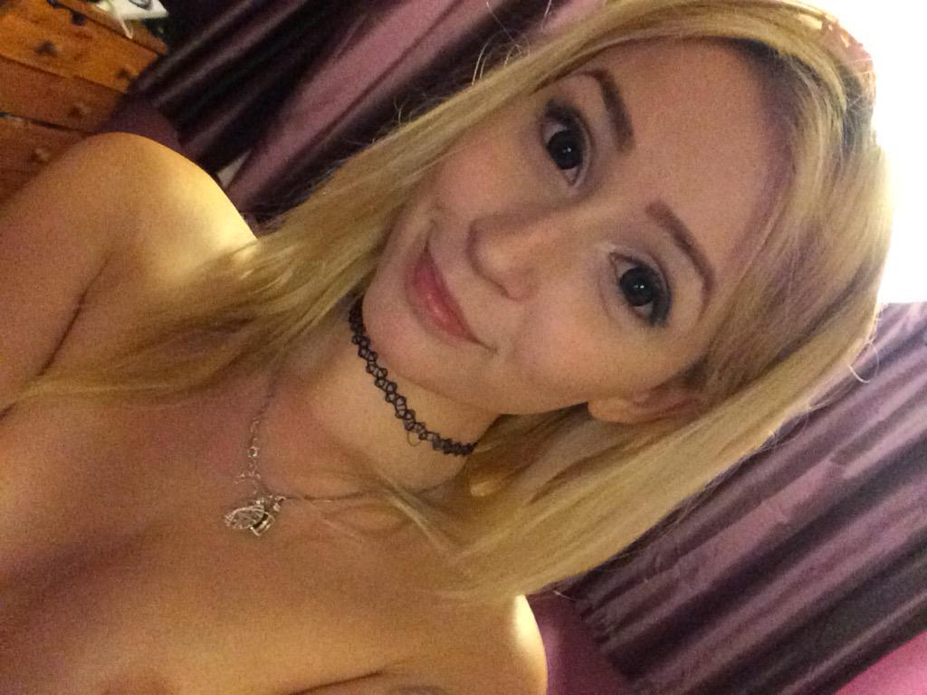 Kitten_Sophie profile pic blonde smiling girl