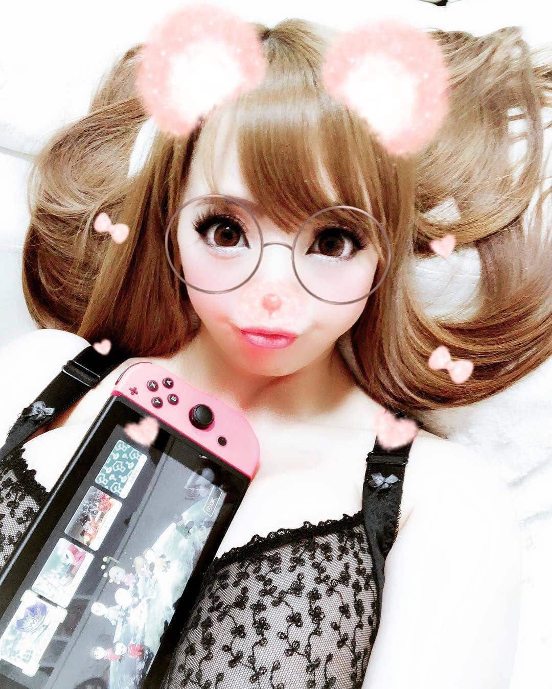 Hitomi Tanaka playing on the Switch